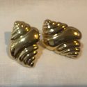 Aretes dorados de caracol
